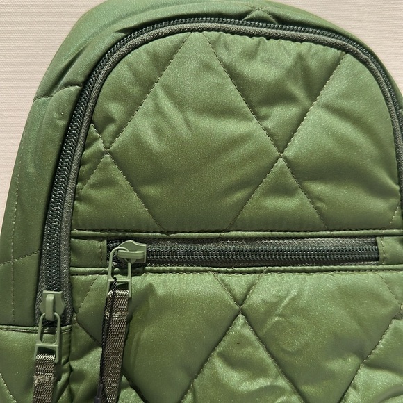 NWT Vera Bradley Essential Sling Crossbady Backpack with Front Pocket. - Picture 2 of 9